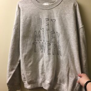 Let Miley twerk sweater!